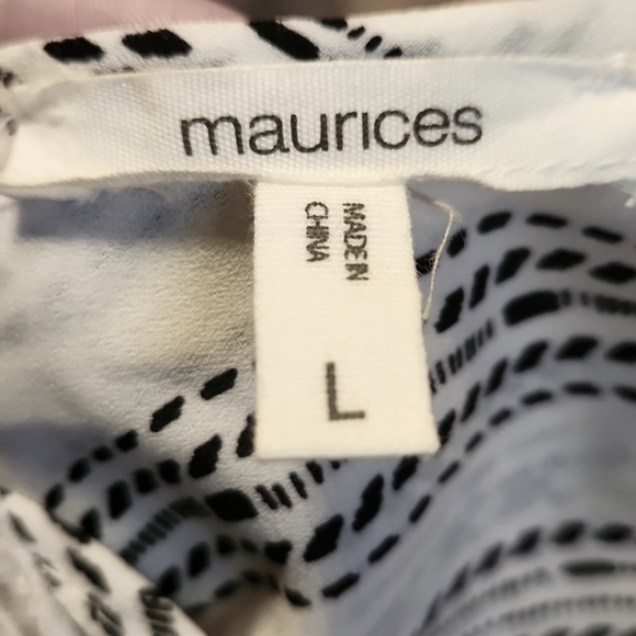 Black & White pattern flowy women's blouse - size L - Picture 3 of 3